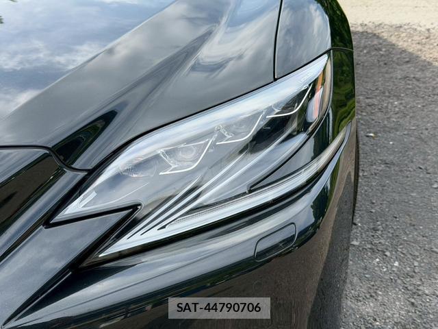 Lexus LS 2017-11 8223791-15