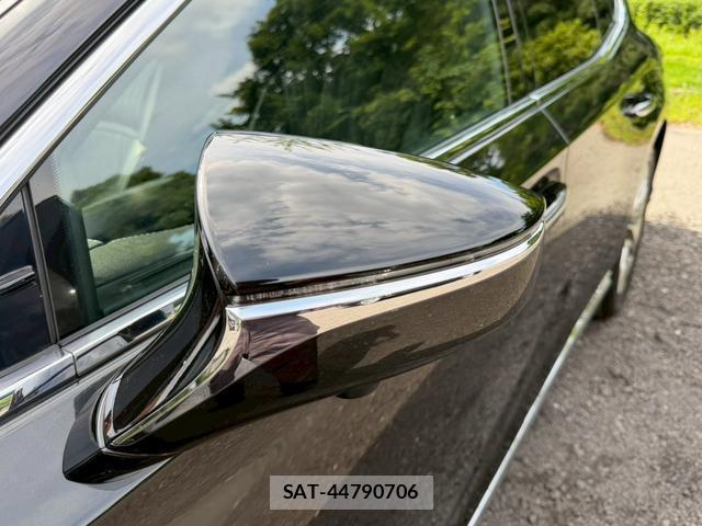 Lexus LS 2017-11 8223791-2