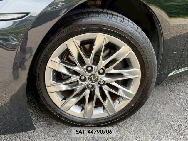 Lexus LS 2017-11 8223791-7