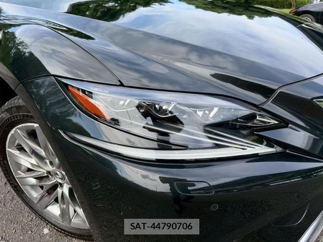 Lexus LS 2017-11 8223791-9
