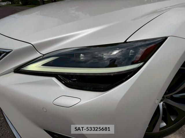 Lexus LS 2022-03 8223798-4