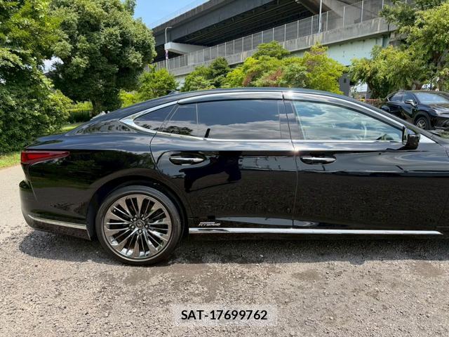 Lexus LS 2021-02 8223804-1