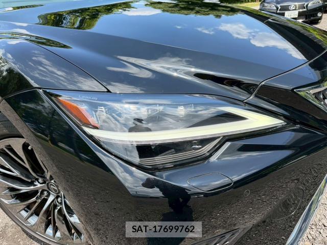 Lexus LS 2021-02 8223804-13