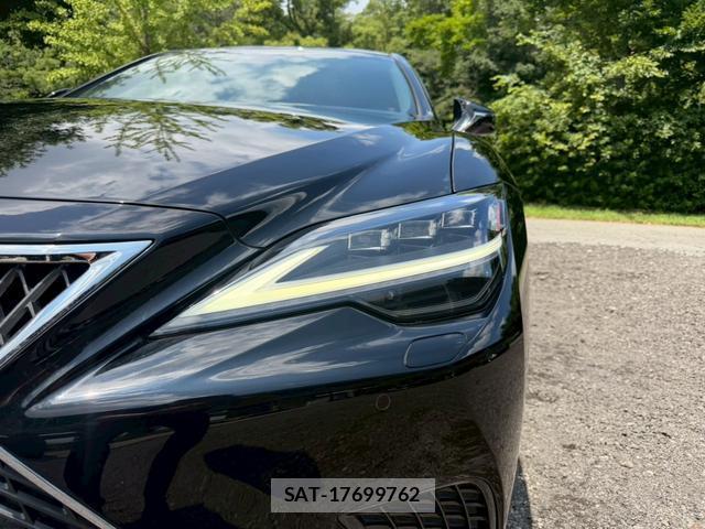 Lexus LS 2021-02 8223804-4
