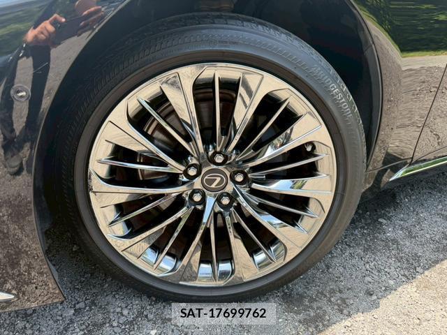 Lexus LS 2021-02 8223804-7