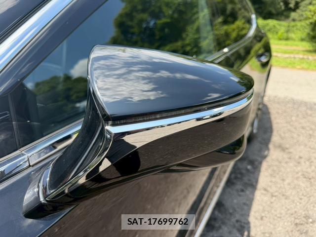 Lexus LS 2021-02 8223804-9