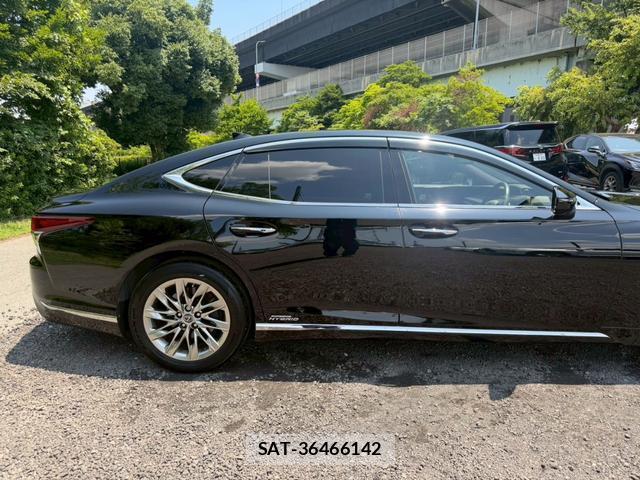 Lexus LS 2018-07 8223805-1