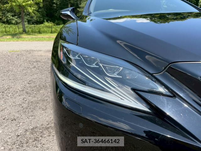 Lexus LS 2018-07 8223805-12