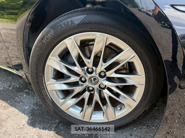 Lexus LS 2018-07 8223805-16