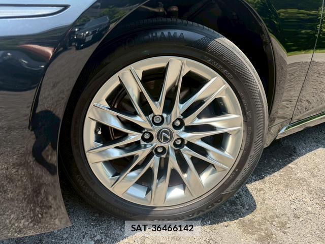 Lexus LS 2018-07 8223805-7