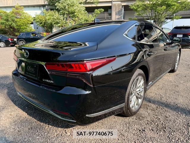 Lexus LS 2021-06 8223809-1