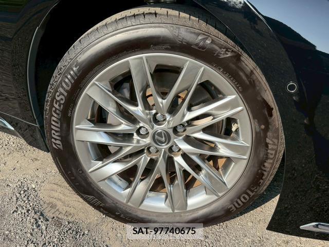 Lexus LS 2021-06 8223809-12