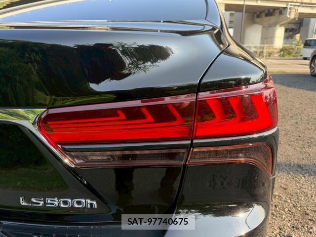 Lexus LS 2021-06 8223809-14