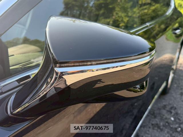 Lexus LS 2021-06 8223809-5