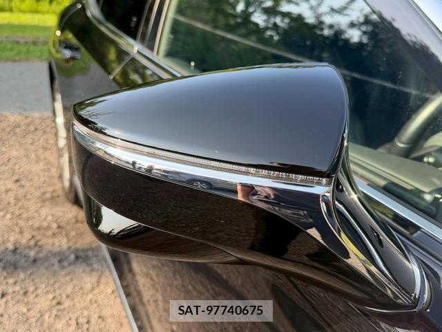 Lexus LS 2021-06 8223809-8