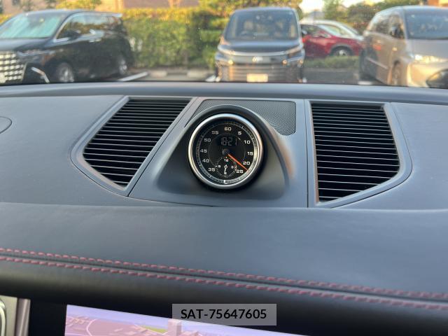 Porsche MACAN 2018-05 8218448-12