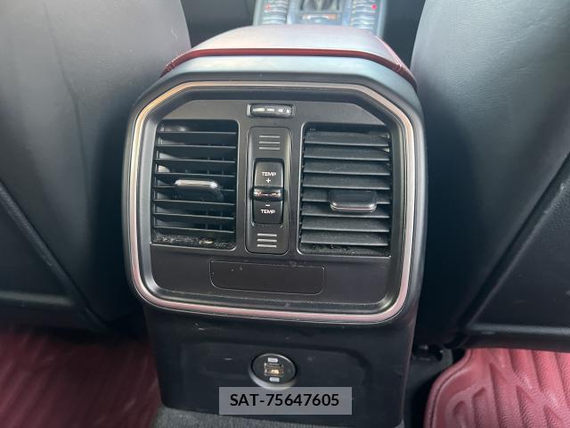 Porsche MACAN 2018-05 8218448-14
