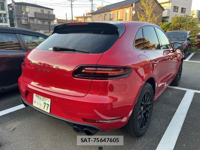 Porsche MACAN 2018-05 8218448-3