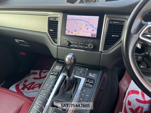 Porsche MACAN 2018-05 8218448-4