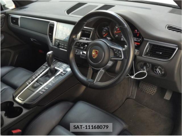Porsche MACAN 2017-07 8223617-2