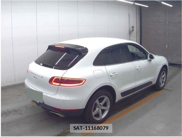 Porsche MACAN 2017-07 8223617-4
