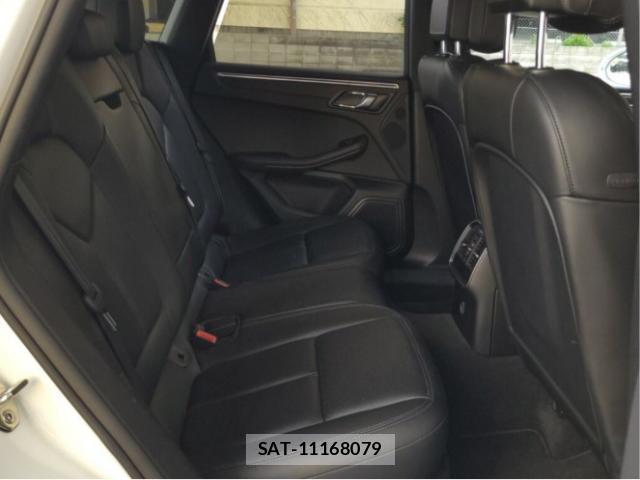 Porsche MACAN 2017-07 8223617-5