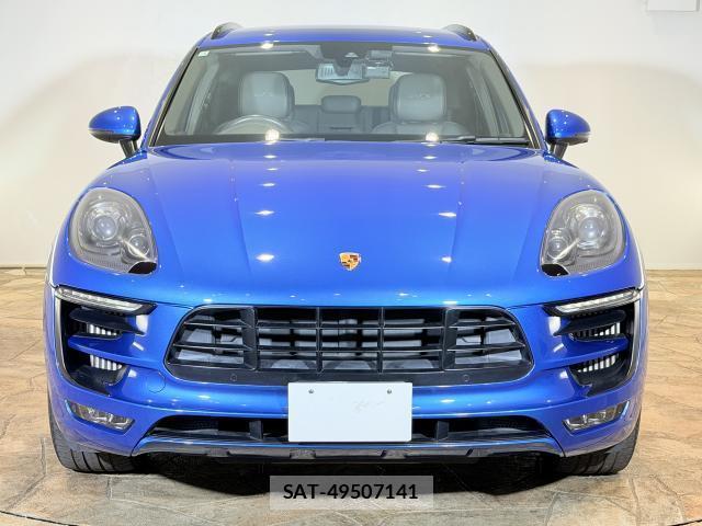 Porsche MACAN 2017-01 8223858-1