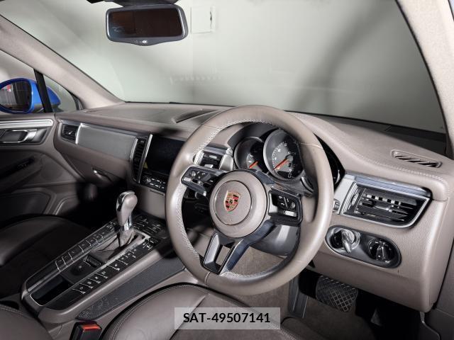 Porsche MACAN 2017-01 8223858-3