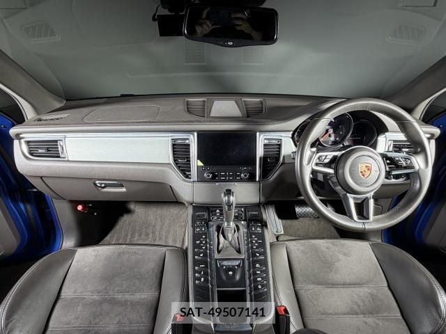 Porsche MACAN 2017-01 8223858-5