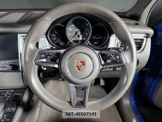 Porsche MACAN 2017-01 8223858-6