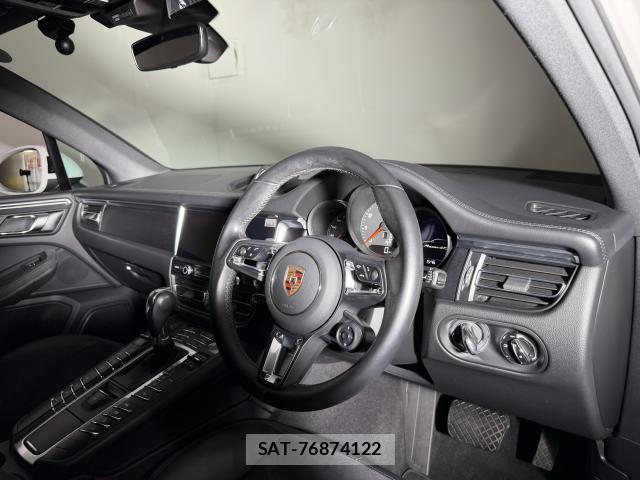 Porsche MACAN 2021-01 8223863-3