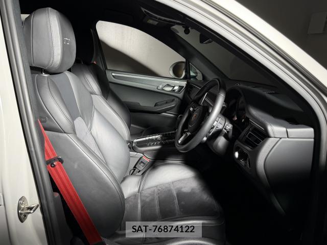 Porsche MACAN 2021-01 8223863-4