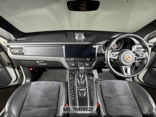 Porsche MACAN 2021-01 8223863-5