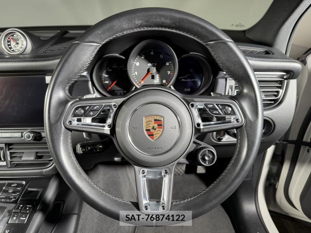 Porsche MACAN 2021-01 8223863-6