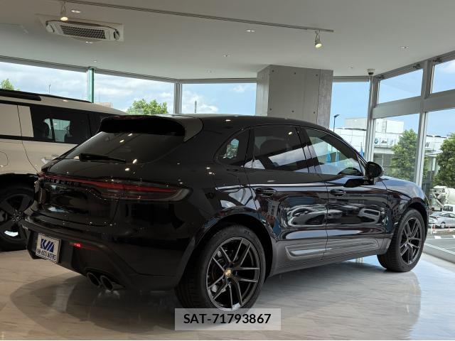 Porsche MACAN 2022-11 8224167-1