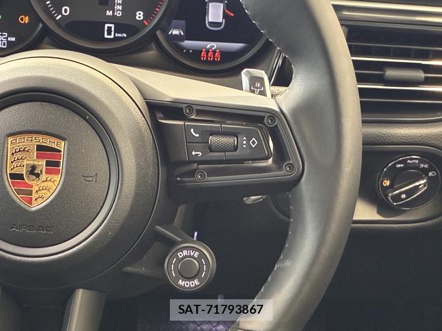 Porsche MACAN 2022-11 8224167-9