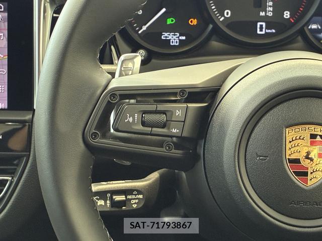 Porsche MACAN 2022-11 8224167-10