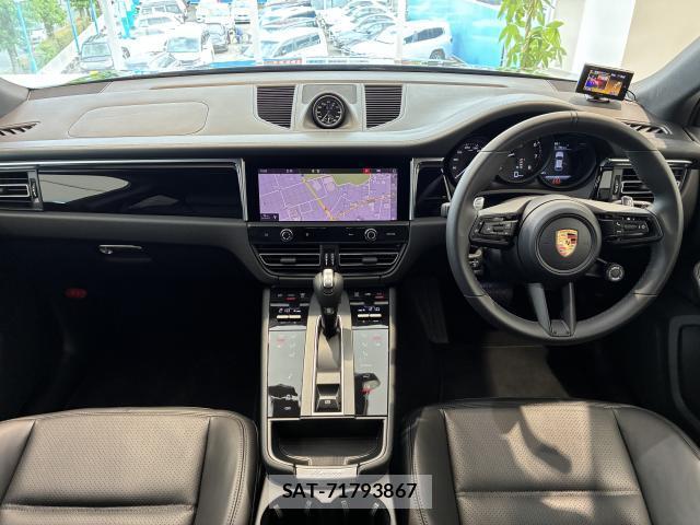 Porsche MACAN 2022-11 8224167-2