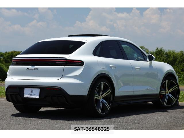 Porsche MACAN 2026-03 8224293-5