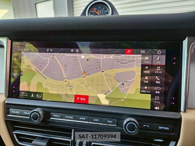 Porsche MACAN 2019-07 8224739-11