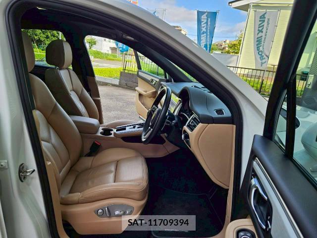 Porsche MACAN 2019-07 8224739-14