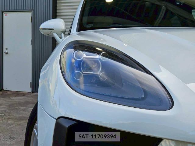Porsche MACAN 2019-07 8224739-2