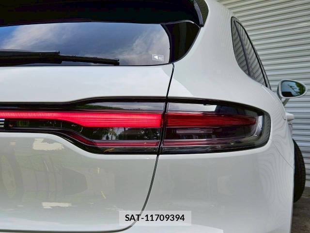 Porsche MACAN 2019-07 8224739-3