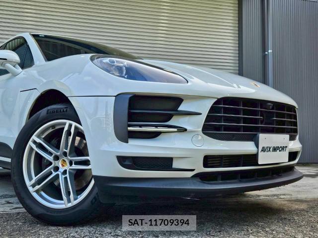 Porsche MACAN 2019-07 8224739-4
