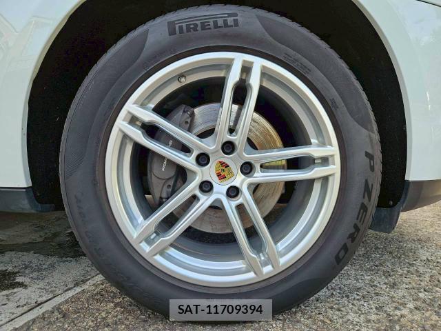 Porsche MACAN 2019-07 8224739-5