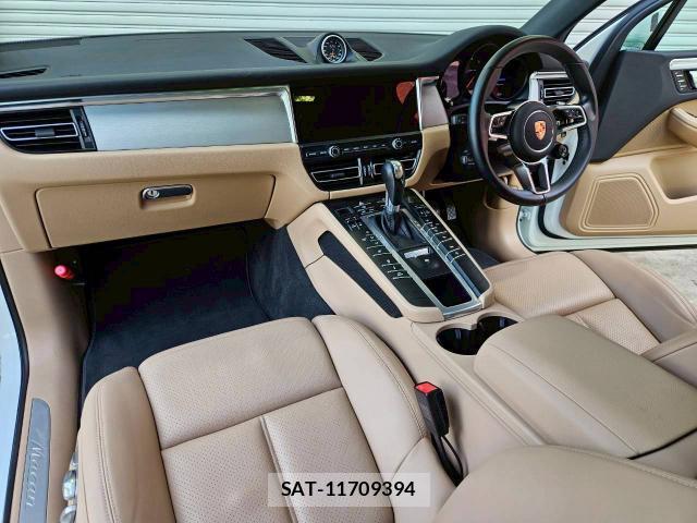 Porsche MACAN 2019-07 8224739-7