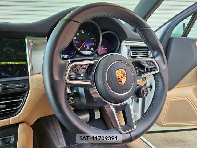 Porsche MACAN 2019-07 8224739-8