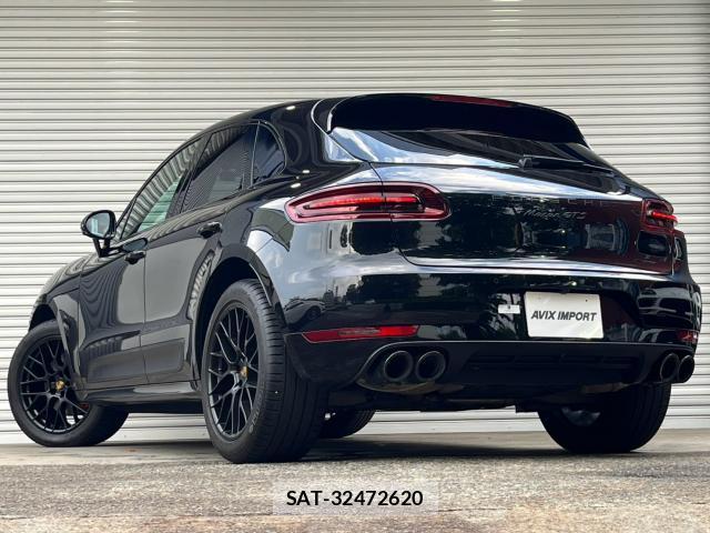 Porsche MACAN 2018-07 8224740-1