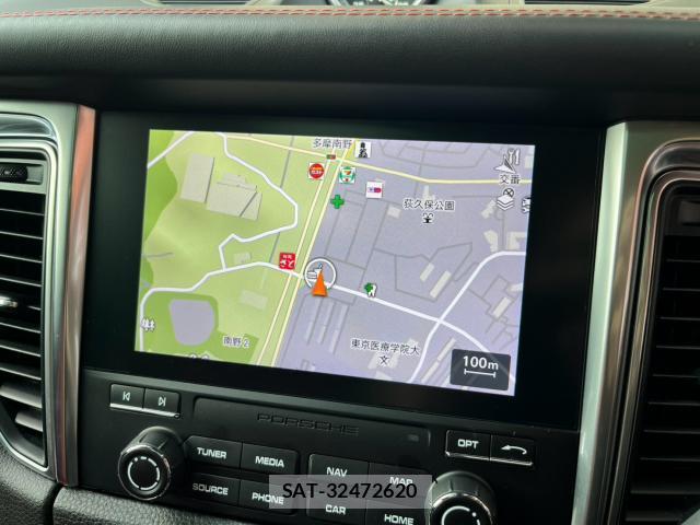Porsche MACAN 2018-07 8224740-10