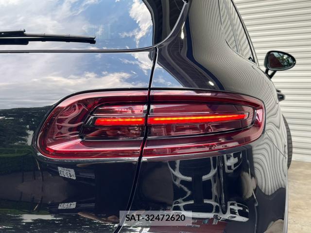 Porsche MACAN 2018-07 8224740-3